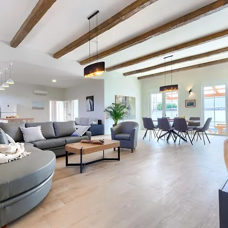 Villa Mediterana Loft By Interhome
